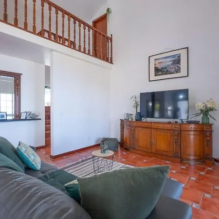 Casa Almada בית נופש *